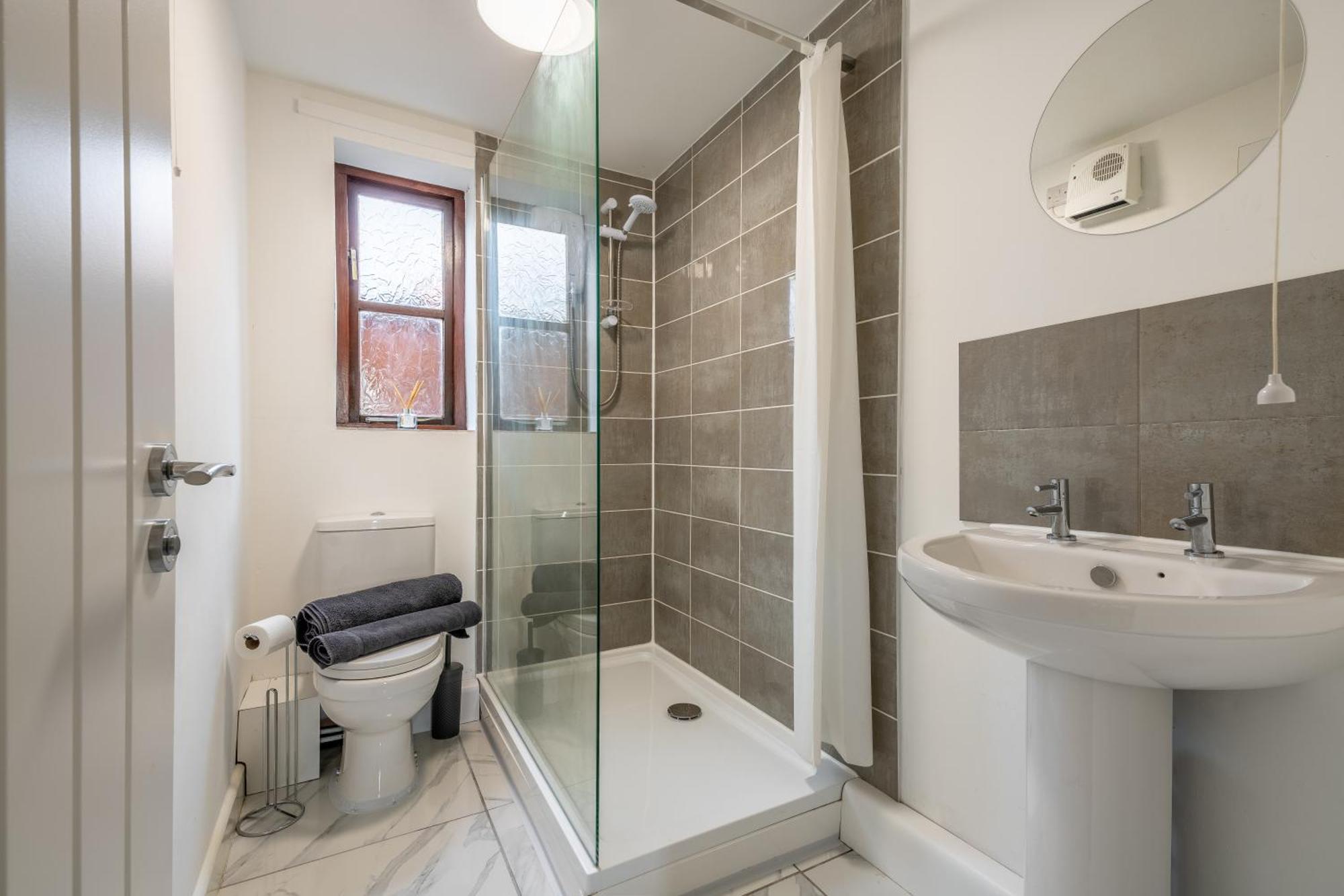 Modern Flat In Wellington, Telford *